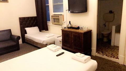 Ambassadors Hotel - Hotel Accommodation 24