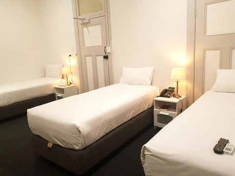 Ambassadors Hotel - Hotel Accommodation 7