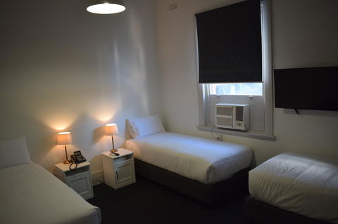 Ambassadors Hotel - Hotel Accommodation 17