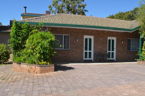 Deer Park Motor Inn Armidale - Hotel Accommodation 37