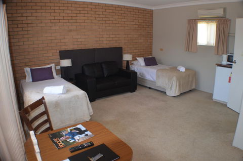 Deer Park Motor Inn Armidale - Hotel Accommodation 11