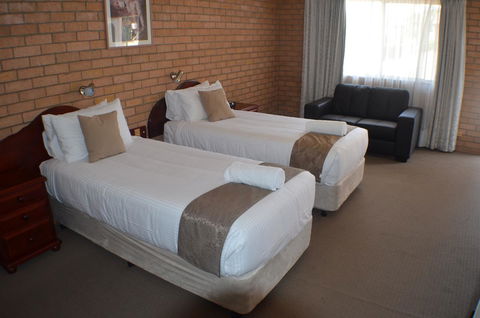 Deer Park Motor Inn Armidale - Hotel Accommodation 4