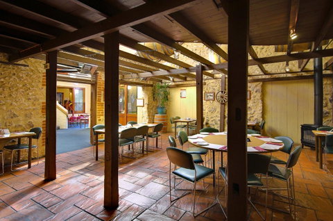 Victoria Hotel Strathalbyn - Hotel Accommodation 12
