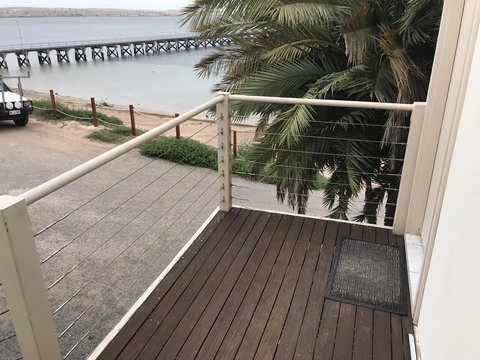 Beachside & Jetty View Apartment 6 - Captain\'s Apt - Hotel Accommodation 10