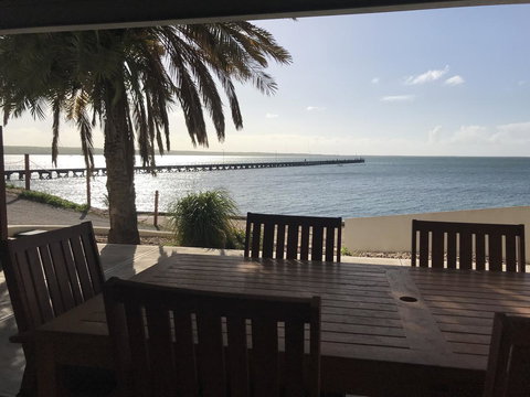 Beachside & Jetty View Apartment 6 - Captain\'s Apt - Hotel Accommodation 0