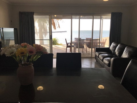 Beachside & Jetty View Apartment 6 - Captain\'s Apt - Hotel Accommodation 31