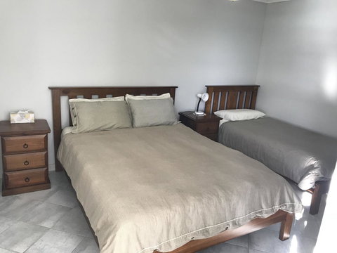 Beachside & Jetty View Apartment 6 - Captain\'s Apt - Hotel Accommodation 25