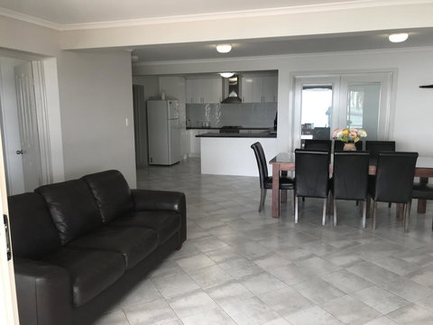 Beachside & Jetty View Apartment 6 - Captain\'s Apt - Hotel Accommodation 32