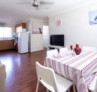 Aurora Holiday Apartment West Beach - Hotel Accommodation
