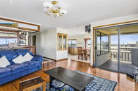 Rocks Retreat House with Sea Views