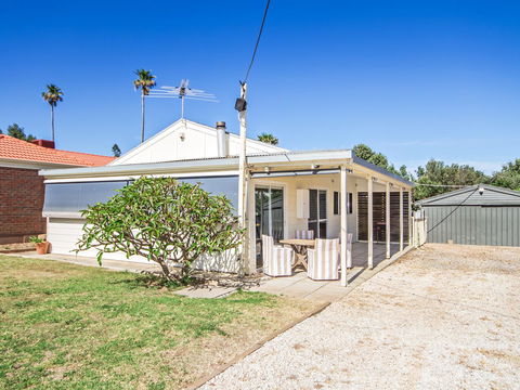 Boat House - Hotel Accommodation 9