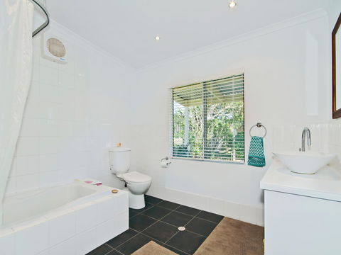 Boat House - Hotel Accommodation 8