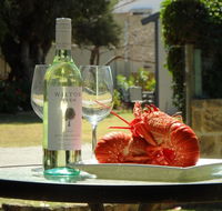 Lazy Lobster Holiday Units  Chalets - Hotel Accommodation