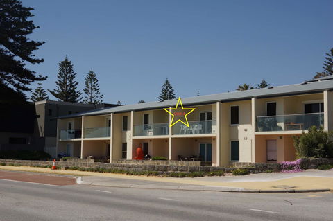 Cottesloe Beachfront Ocean View Apartment - Hotel Accommodation 1