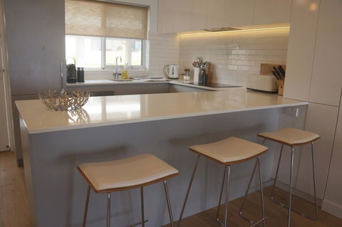 Cottesloe Beachfront Ocean View Apartment - Hotel Accommodation 13