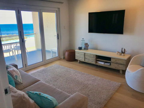 Cottesloe Beachfront Ocean View Apartment - Hotel Accommodation 6
