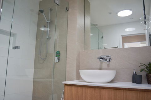 Cottesloe Beachfront Ocean View Apartment - Hotel Accommodation 15