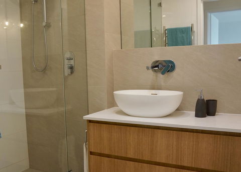 Cottesloe Beachfront Ocean View Apartment - Hotel Accommodation 17