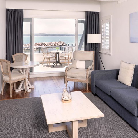 Anchorage Port Stephens - Hotel Accommodation 25