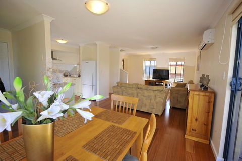Palm Beach Manor - Hotel Accommodation 2