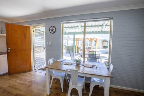 Shark Bay Seafront Apartments - Hotel Accommodation 3