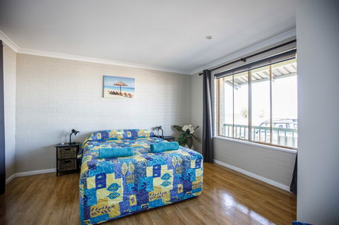 Shark Bay Seafront Apartments - Hotel Accommodation 31