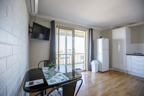 Shark Bay Seafront Apartments - Hotel Accommodation 23