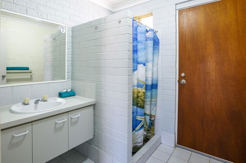 Shark Bay Seafront Apartments - Hotel Accommodation 10