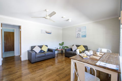 Shark Bay Seafront Apartments - Hotel Accommodation 41
