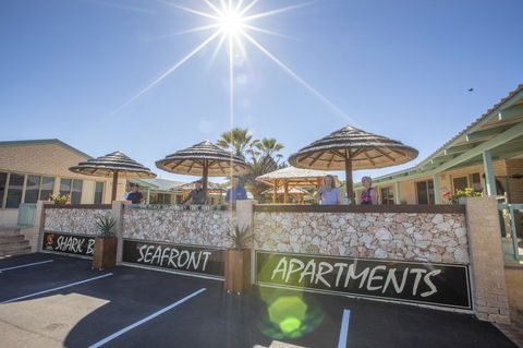 Shark Bay Seafront Apartments - Hotel Accommodation 20