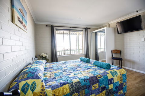 Shark Bay Seafront Apartments - Hotel Accommodation 4