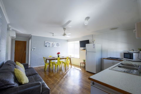 Shark Bay Seafront Apartments - Hotel Accommodation 39