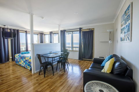 Shark Bay Seafront Apartments - Hotel Accommodation 34