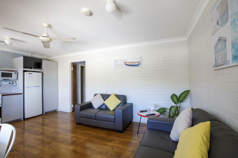 Shark Bay Seafront Apartments - Hotel Accommodation 8