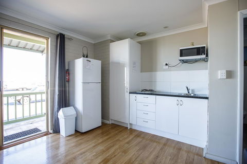 Shark Bay Seafront Apartments - Hotel Accommodation 5