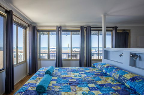 Shark Bay Seafront Apartments - Hotel Accommodation 35