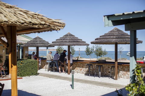 Shark Bay Seafront Apartments - Hotel Accommodation 6