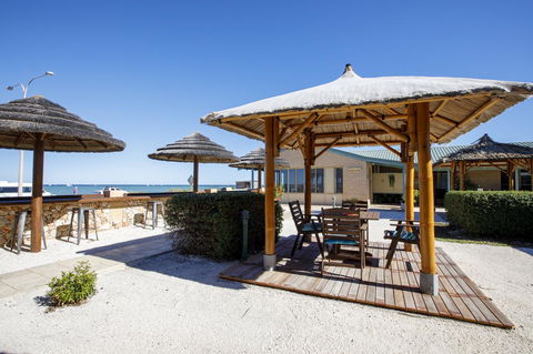 Shark Bay Seafront Apartments - Hotel Accommodation 21