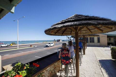 Shark Bay Seafront Apartments - Hotel Accommodation 38
