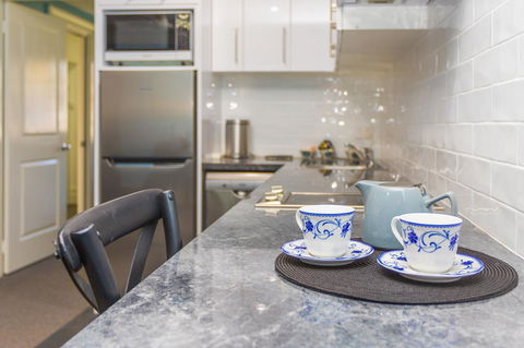 Blue Door Apartments - Hotel Accommodation 16