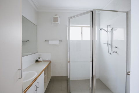 Canal Rocks Beachfront Apartments - Hotel Accommodation 34