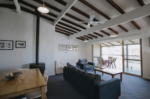 Canal Rocks Beachfront Apartments - Hotel Accommodation 15