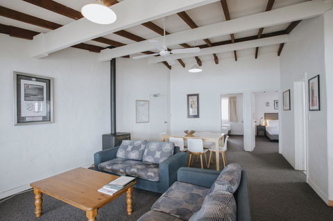 Canal Rocks Beachfront Apartments - Hotel Accommodation 38