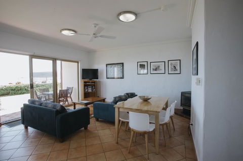 Canal Rocks Beachfront Apartments - Hotel Accommodation 8