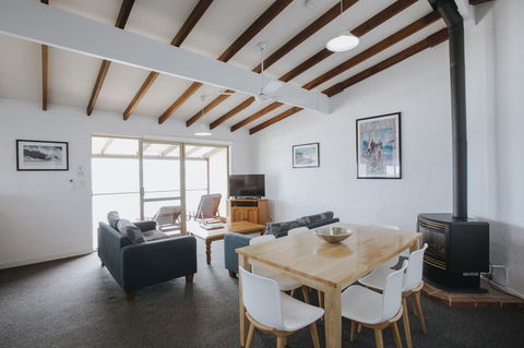 Canal Rocks Beachfront Apartments - Hotel Accommodation 22