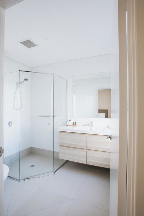 Canal Rocks Beachfront Apartments - Hotel Accommodation 40