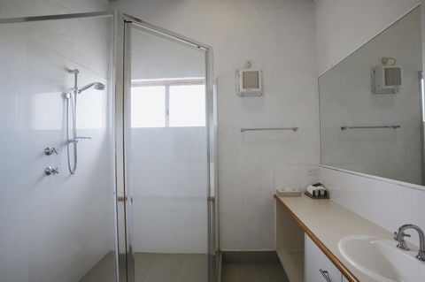 Canal Rocks Beachfront Apartments - Hotel Accommodation 20