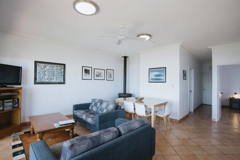 Canal Rocks Beachfront Apartments - Hotel Accommodation 9