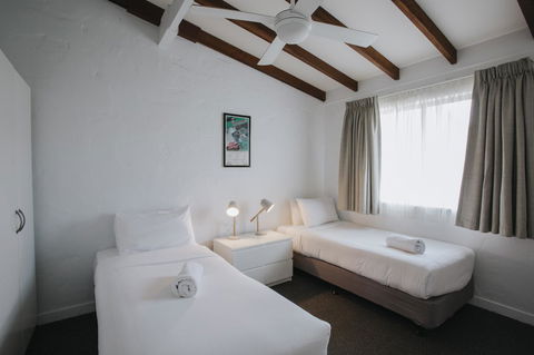 Canal Rocks Beachfront Apartments - Hotel Accommodation 17