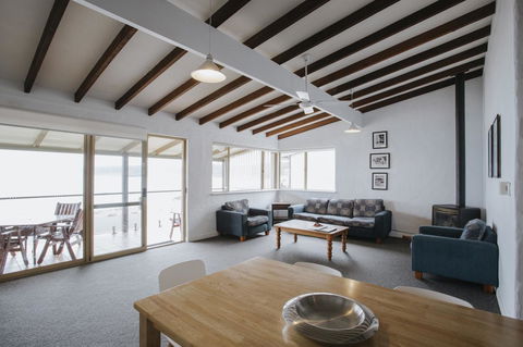 Canal Rocks Beachfront Apartments - Hotel Accommodation 24